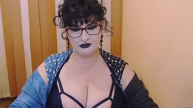 Snapshot of QuuenOfSin chatting on 9, 11, 2025 QuuenOfSin online show from 9, 11, 2025