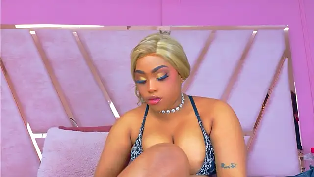 Snapshot of TiannahGlow chatting on 16, 5, 2026 TiannahGlow online show from 16, 5, 2026