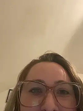 mamiiiiiiiiiiiiii online show from 21, 4, 2026