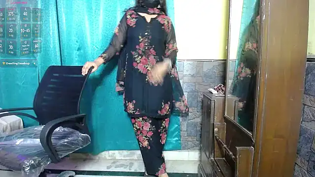 -Queenie online show from 25, 7, 2026