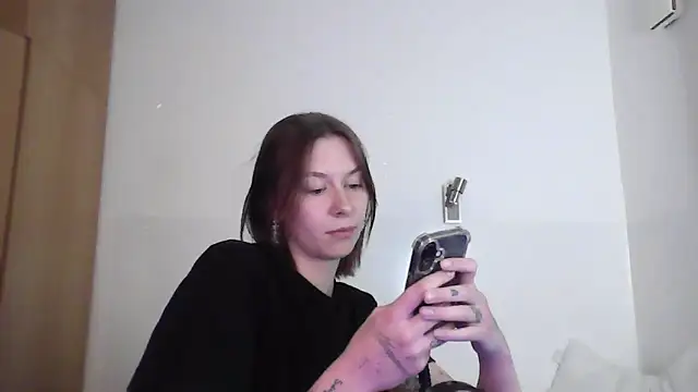 Snapshot of JuicyErika chatting on 1, 5, 2026 JuicyErika online show from 1, 5, 2026