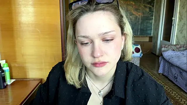 Snapshot of AlisiaStreitmatter chatting on 5, 5, 2026 AlisiaStreitmatter online show from 5, 5, 2026