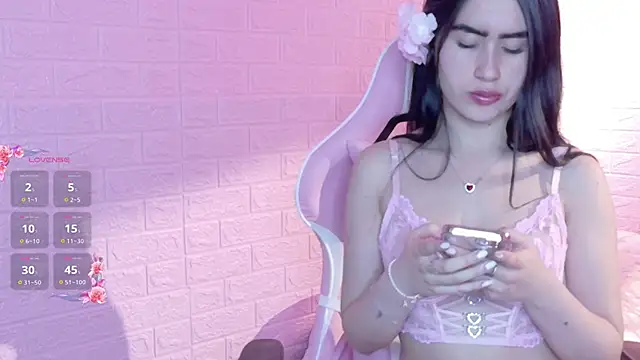 Snapshot of Lexy_Dumoun_ chatting on 6, 6, 2026 Lexy Dumoun online show from 6, 6, 2026