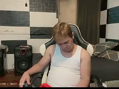 Snapshot of FuckMeeGUYS chatting on 16, 6, 2026 FuckMeeGUYS online show from 16, 6, 2026