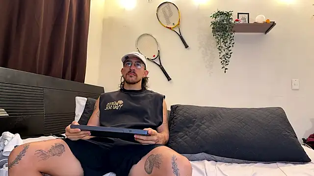 Snapshot of Aaron_wheel chatting on 5, 6, 2026 Aaron wheel online show from 5, 6, 2026