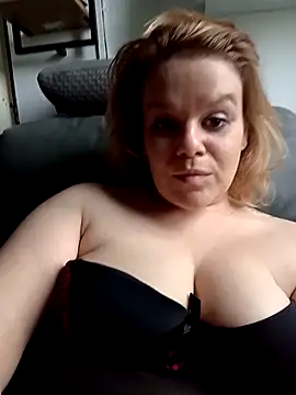 Snapshot of Maryquenn chatting on 13, 5, 2026 Maryquenn online show from 13, 5, 2026