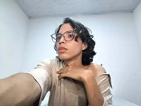 Snapshot of LONDON_ROSE chatting on 12, 5, 2026 LONDON ROSE online show from 12, 5, 2026