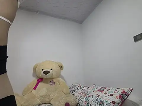 Snapshot of LONDON_ROSE chatting on 7, 6, 2026 LONDON ROSE online show from 7, 6, 2026