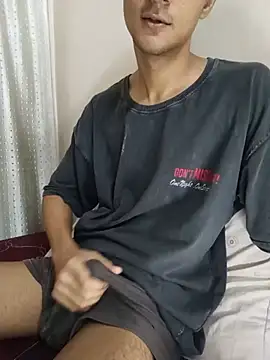 Snapshot of skinny_raj chatting on 12, 6, 2026 skinny raj online show from 12, 6, 2026
