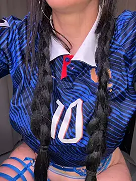 Giulia hood online show from 22, 6, 2026
