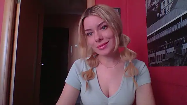 Softy Aura  online show from 18, 5, 2026