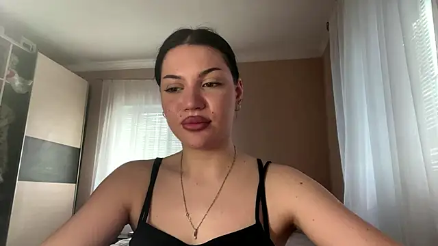 Snapshot of CrystalMuze chatting on 29, 4, 2026 CrystalMuze online show from 29, 4, 2026