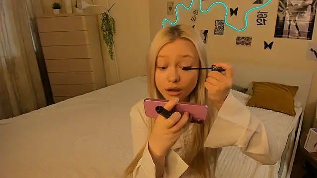 Snapshot of MidnightPoise chatting on 6, 5, 2026 MidnightPoise online show from 6, 5, 2026