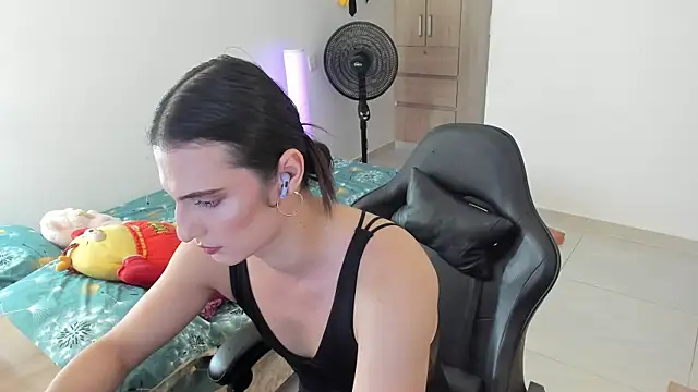  shantallskinny  online show from 3, 6, 2026