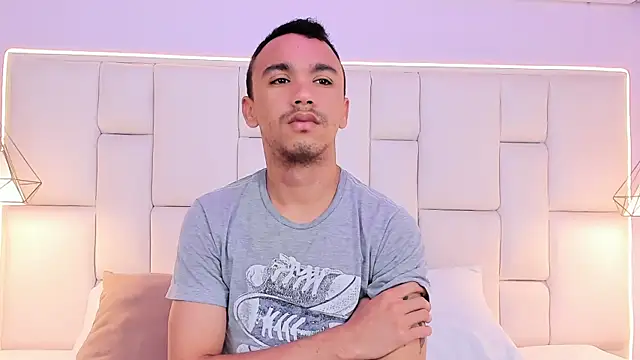 Snapshot of AndresSolorzano1 chatting on 2, 5, 2026 AndresSolorzano1 online show from 2, 5, 2026