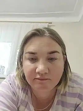 Snapshot of MiyaOlliver chatting on 10, 7, 2026 MiyaOlliver online show from 10, 7, 2026