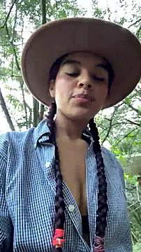 Snapshot of mariannella chatting on 7, 7, 2026 mariannella online show from 7, 7, 2026