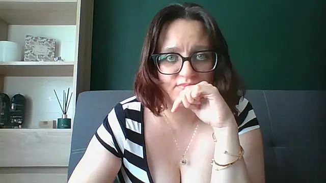 Snapshot of sensual_paris chatting on 28, 7, 2026 sensual paris online show from 28, 7, 2026