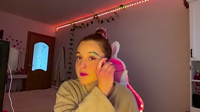 TrixyPaw online show from 28, 4, 2026