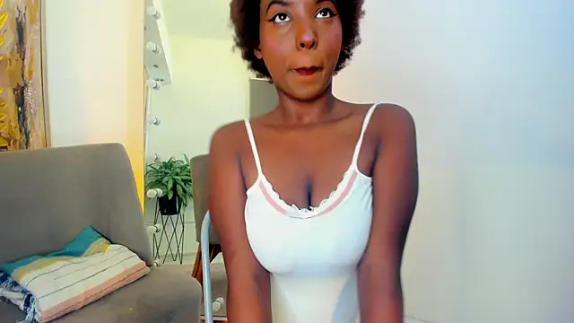 Snapshot of Kiara_Curls chatting on 1, 7, 2026 Kiara Curls online show from 1, 7, 2026