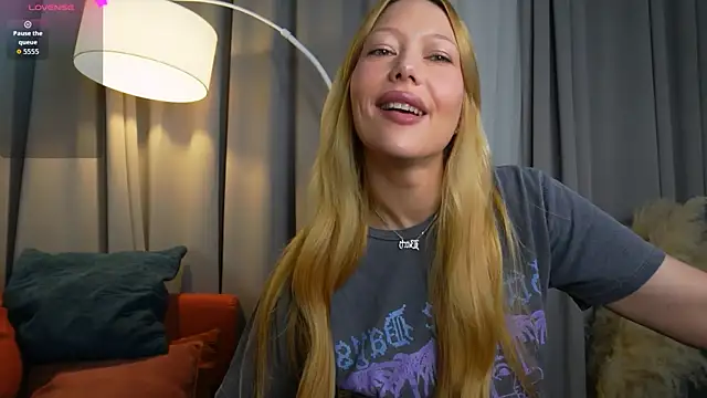  Mila Luna  online show from 6, 6, 2026