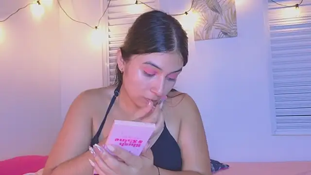 Snapshot of VictoriaaLopez chatting on 10, 6, 2026 VictoriaaLopez online show from 10, 6, 2026