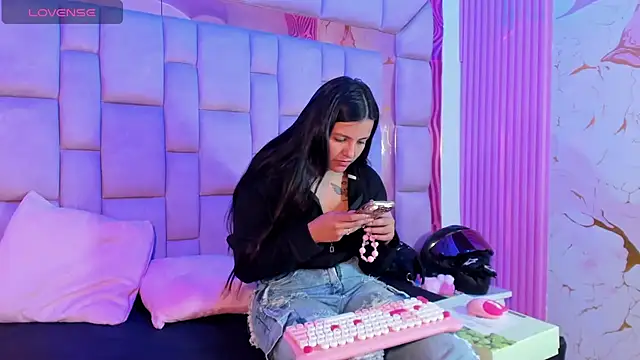 Snapshot of Anal_Temptation chatting on 4, 6, 2026 Anal Temptation online show from 4, 6, 2026