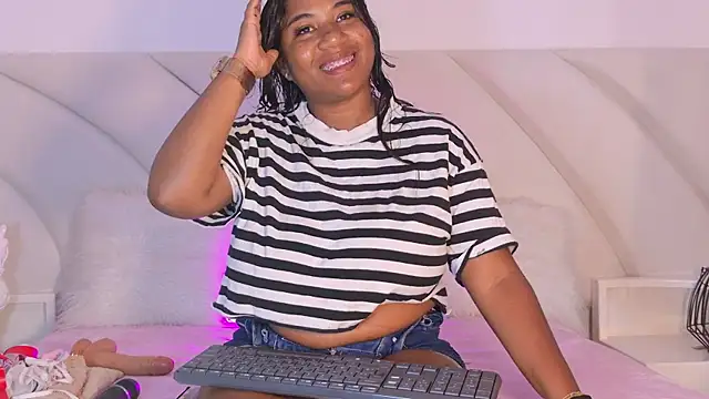 LaylaRhodes online show from 18, 7, 2026