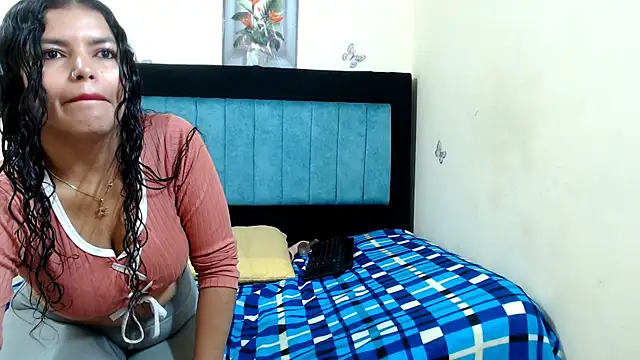 LUCYXS1 online show from 26, 5, 2026