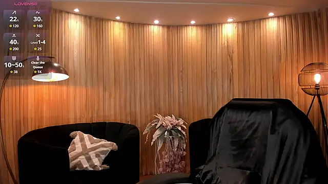 Snapshot of LoiseHarper chatting on 23, 5, 2026 LoiseHarper online show from 23, 5, 2026