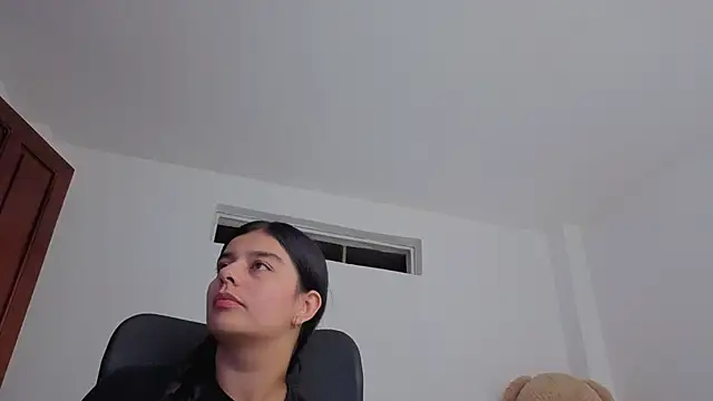 Snapshot of valerihouse_ chatting on 6, 5, 2026 valerihouse online show from 6, 5, 2026