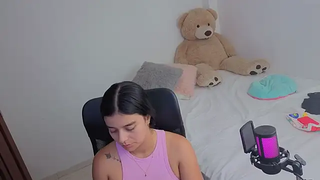 Snapshot of valerihouse_ chatting on 9, 5, 2026 valerihouse online show from 9, 5, 2026