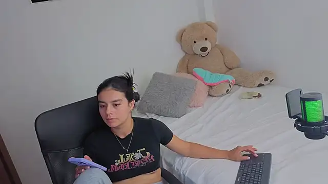 Snapshot of valerihouse_ chatting on 20, 5, 2026 valerihouse online show from 20, 5, 2026