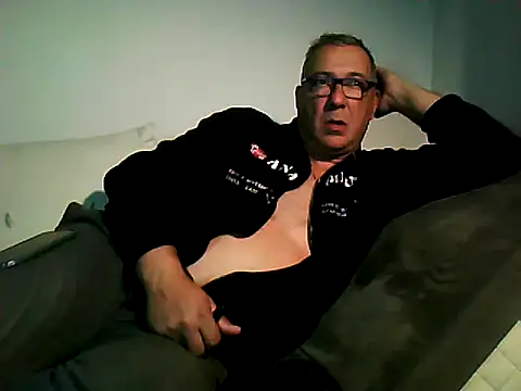 Snapshot of Soloyan chatting on 12, 11, 2025 Soloyan online show from 12, 11, 2025