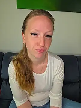 Snapshot of SweetGermanAlina chatting on 5, 7, 2026 SweetGermanAlina online show from 5, 7, 2026