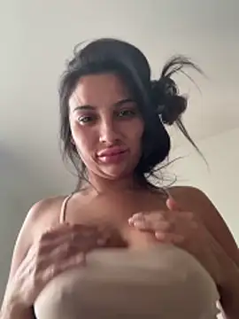 Snapshot of Miss_juicybabes chatting on 1, 6, 2026 Miss juicybabes online show from 1, 6, 2026