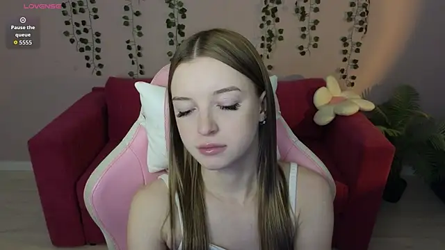 Snapshot of Eva_Th0mpson chatting on 8, 7, 2026 Eva Th0mpson online show from 8, 7, 2026