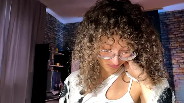 Snapshot of CurlyWinx chatting on 27, 5, 2026 CurlyWinx online show from 27, 5, 2026