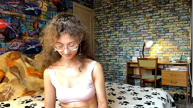 Snapshot of CurlyWinx chatting on 14, 6, 2026 CurlyWinx online show from 14, 6, 2026
