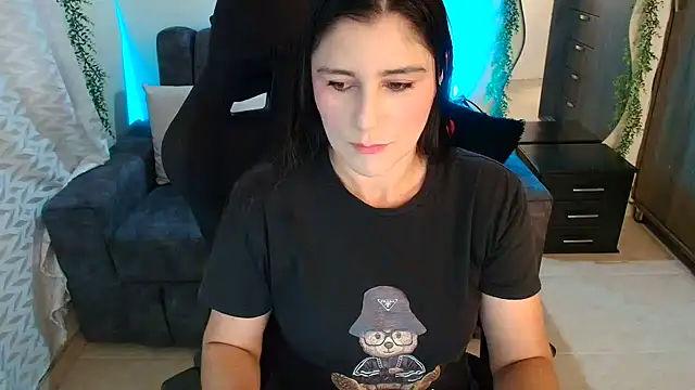 LUCYMILF SEXY online show from 15, 6, 2026