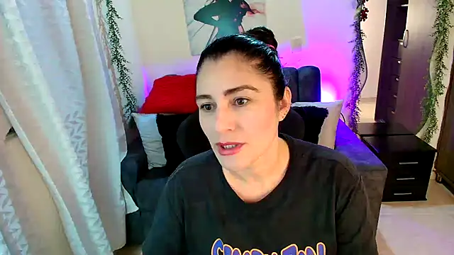 Snapshot of LUCYMILF_SEXY chatting on 25, 7, 2026 LUCYMILF SEXY online show from 25, 7, 2026