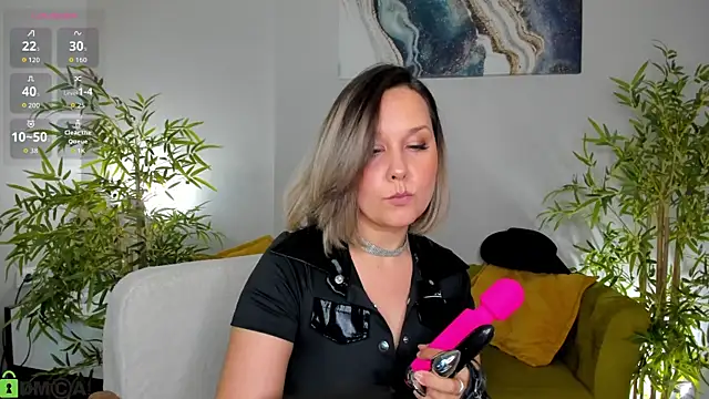 Snapshot of Nikki_Mi1k chatting on 12, 5, 2026 Nikki Mi1k online show from 12, 5, 2026