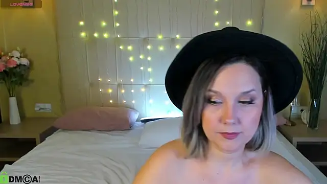 Snapshot of Nikki_Mi1k chatting on 17, 5, 2026 Nikki Mi1k online show from 17, 5, 2026