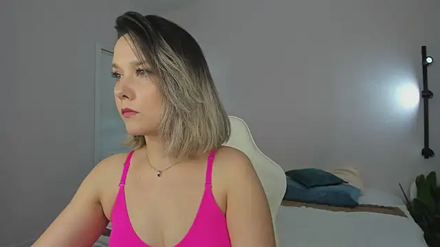 Snapshot of Nikki_Mi1k chatting on 13, 6, 2026 Nikki Mi1k online show from 13, 6, 2026