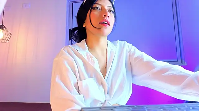 Snapshot of Ey_Im_simone_ chatting on 18, 6, 2026 Ey Im simone online show from 18, 6, 2026