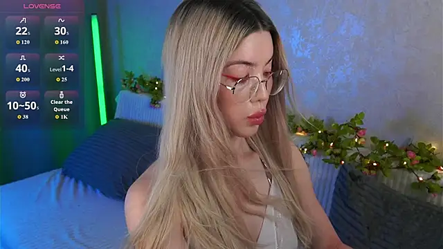Snapshot of LindaThackerr chatting on 14, 6, 2026 LindaThackerr online show from 14, 6, 2026
