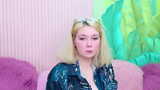 Cassey Well online show from 10, 5, 2026