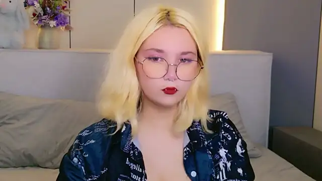Snapshot of Cassey_Well chatting on 25, 5, 2026 Cassey Well online show from 25, 5, 2026