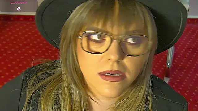 Snapshot of ZoeSkyee chatting on 18, 5, 2026 ZoeSkyee online show from 18, 5, 2026