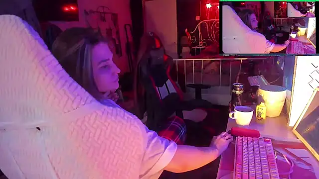 FuckinHotCouple1 online show from 18, 6, 2026